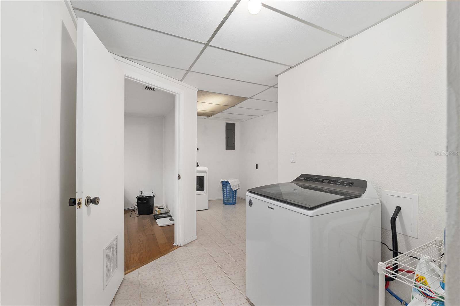 Image 31 of 57 For 505 37th Place