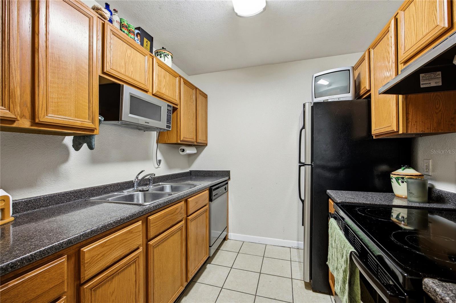 Image 12 of 41 For 507 39th Road 114