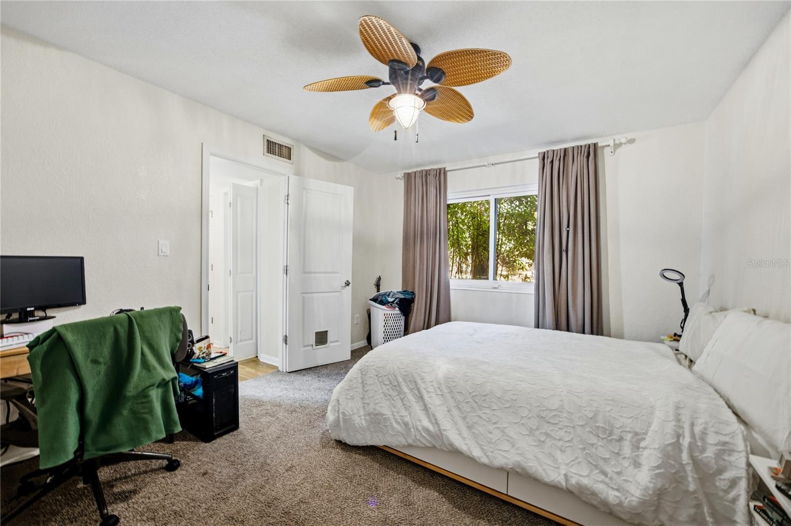 Image 18 of 41 For 507 39th Road 114