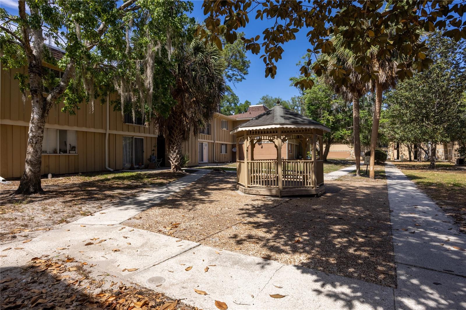 Image 26 of 41 For 507 39th Road 114