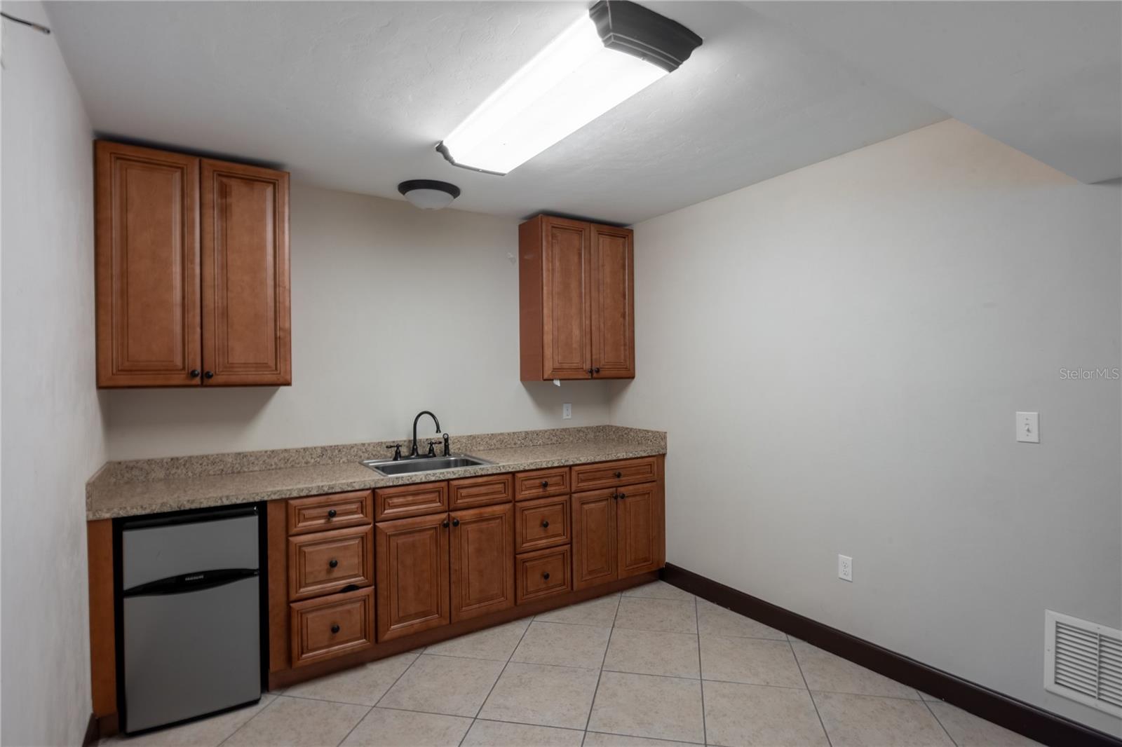 Image 37 of 41 For 507 39th Road 114