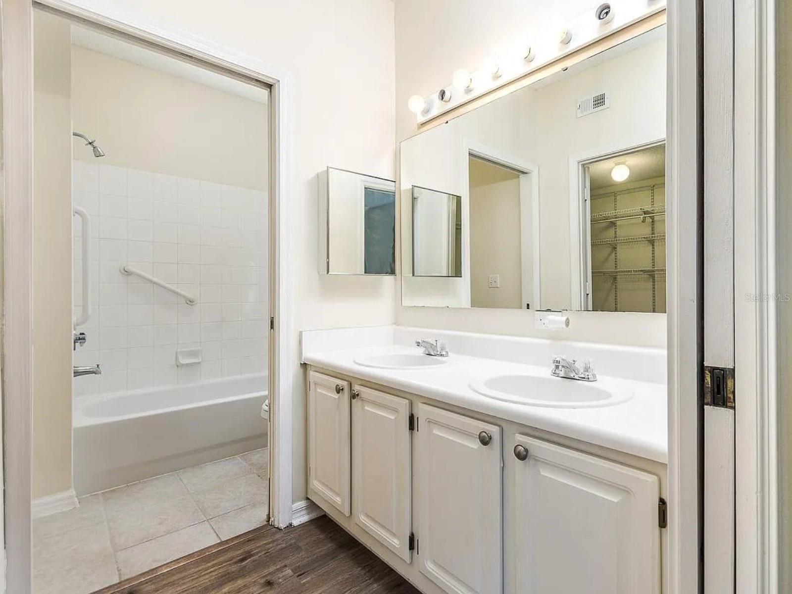 Image 10 of 19 For 10000 52nd Avenue 99