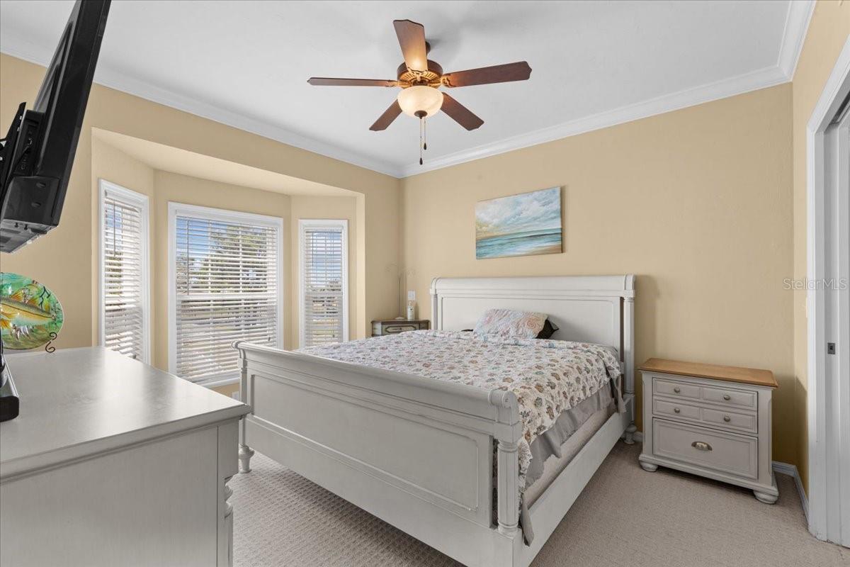 Listing photo id 18 for 54 910th Avenue 115