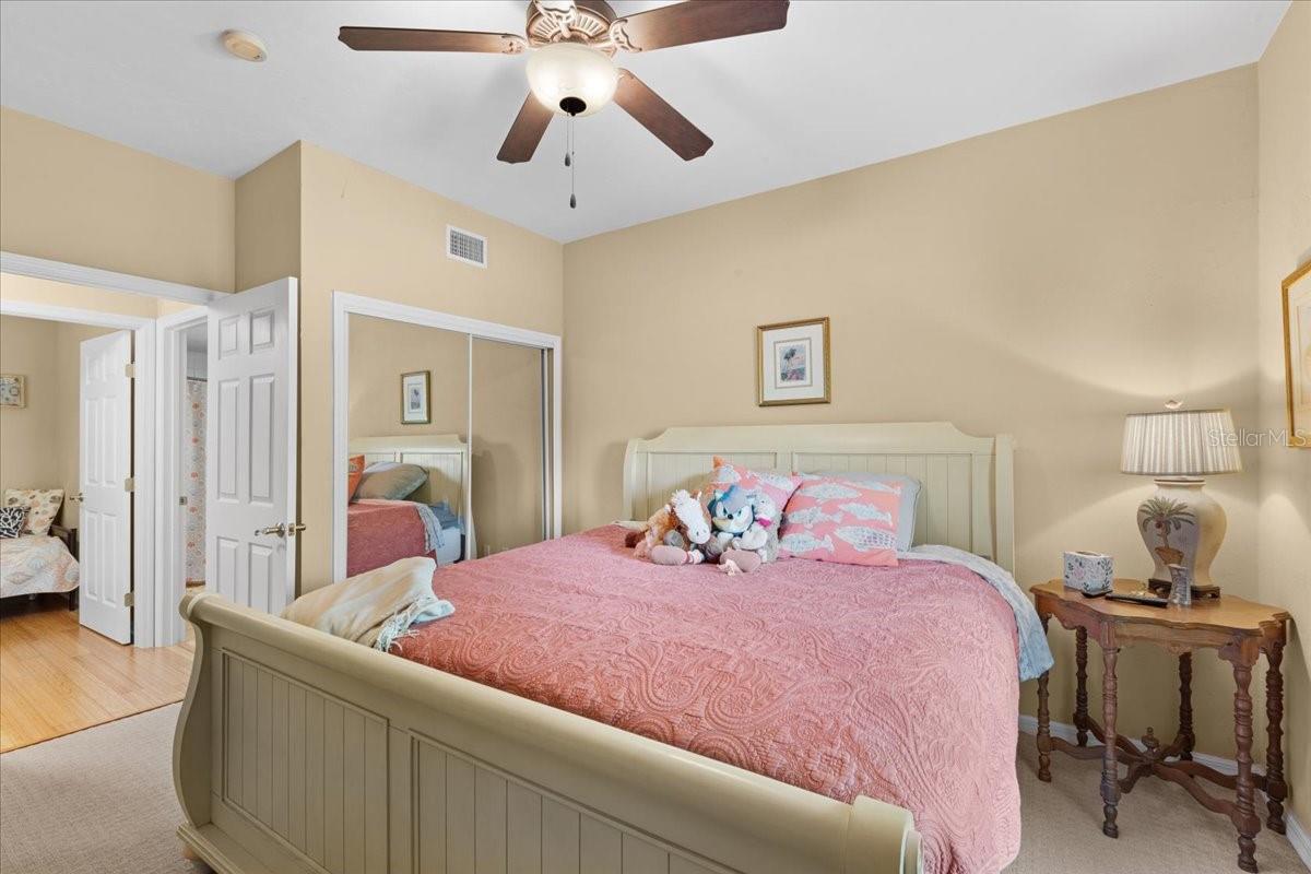 Listing photo id 28 for 54 910th Avenue 115