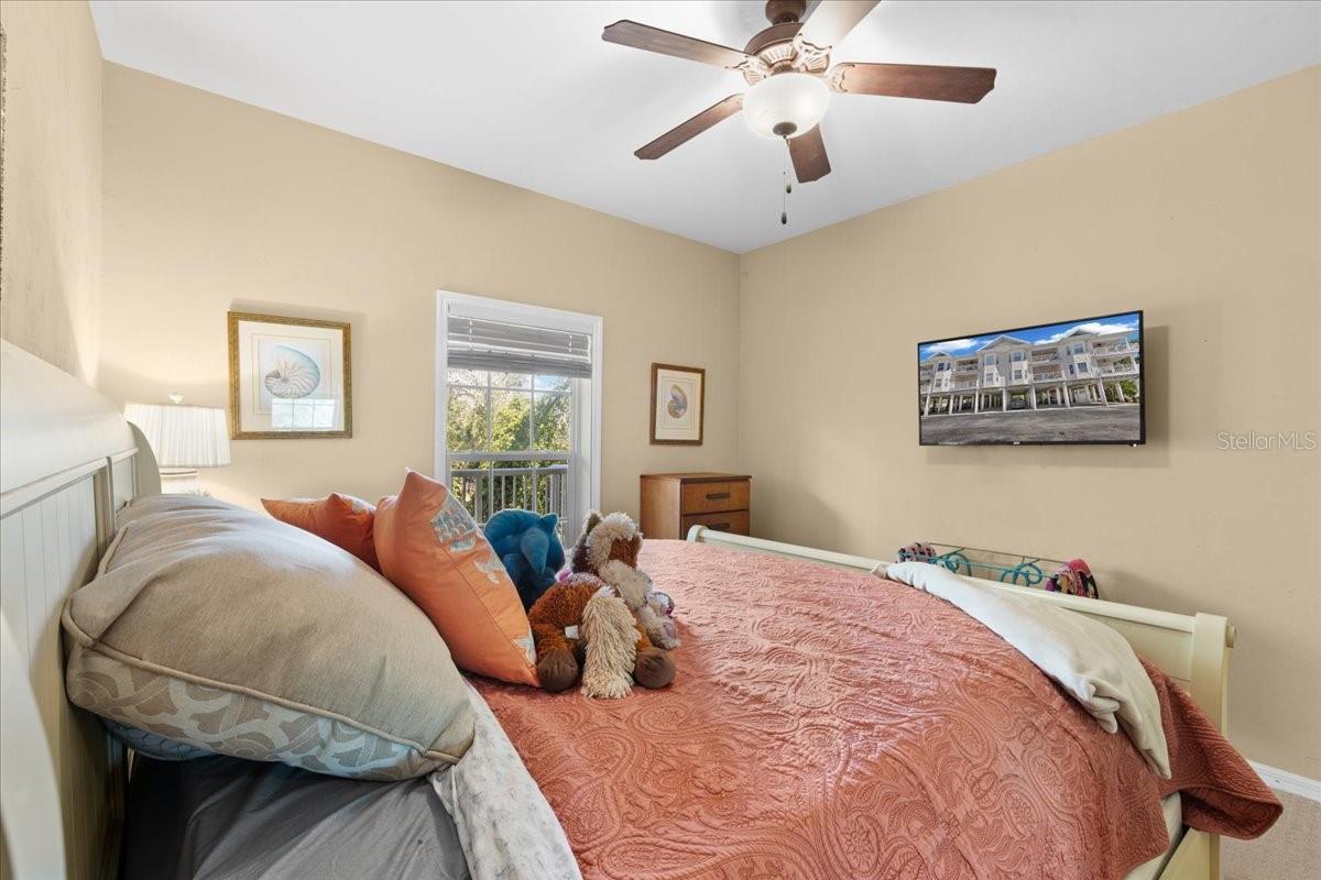 Listing photo id 30 for 54 910th Avenue 115
