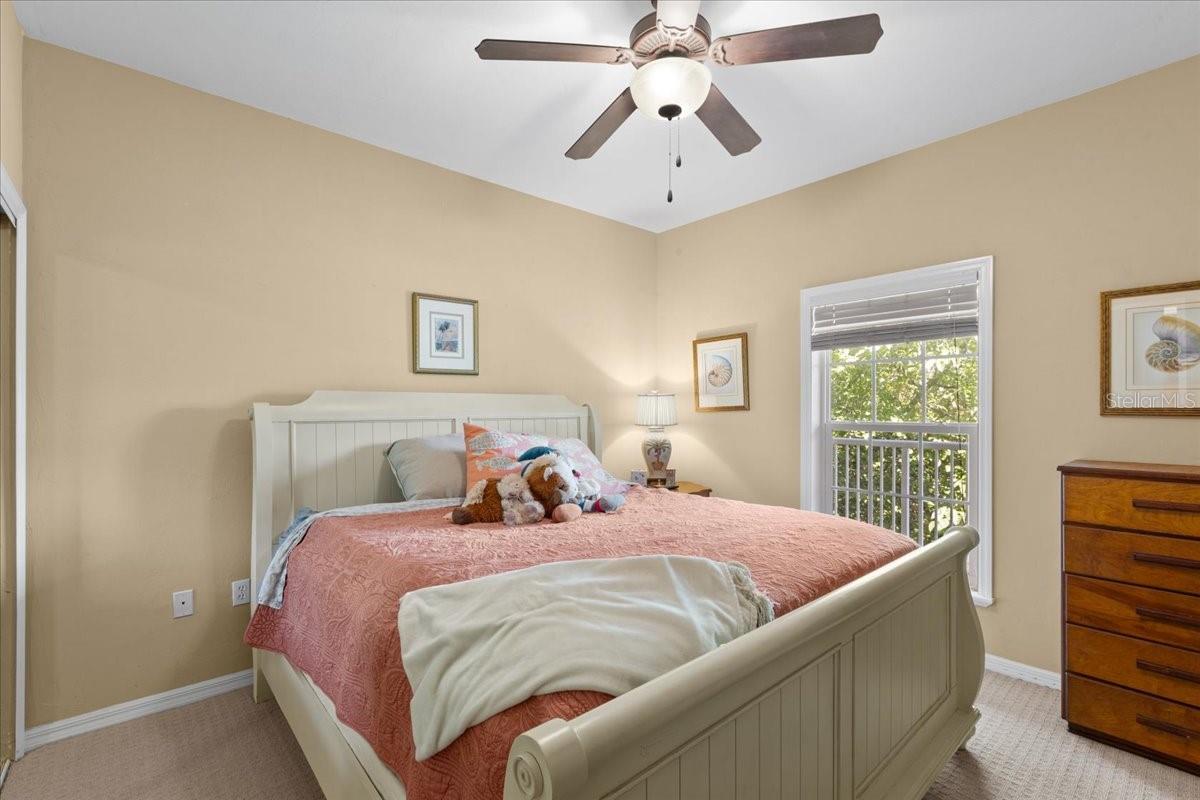 Listing photo id 31 for 54 910th Avenue 115