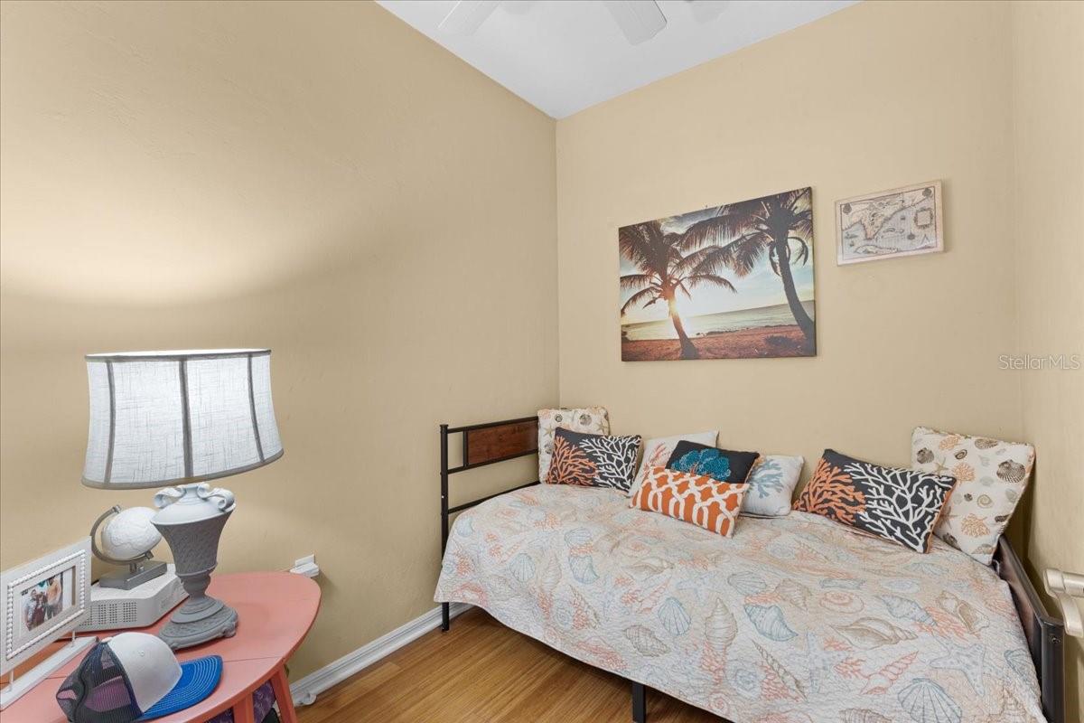 Listing photo id 33 for 54 910th Avenue 115