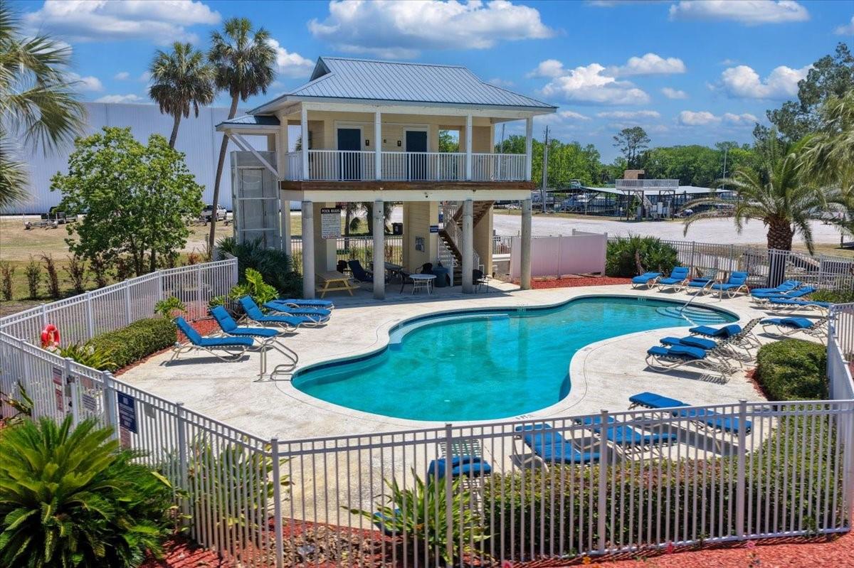 Listing photo id 44 for 54 910th Avenue 115