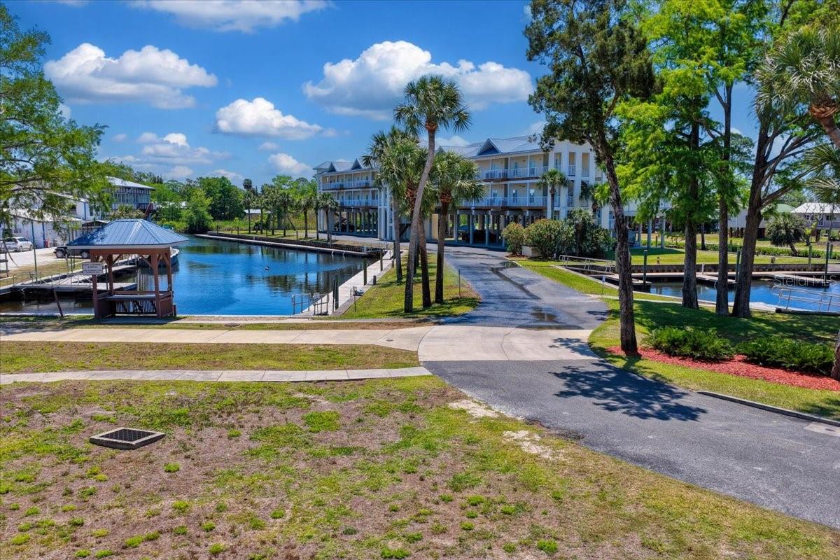 Listing photo id 45 for 54 910th Avenue 115