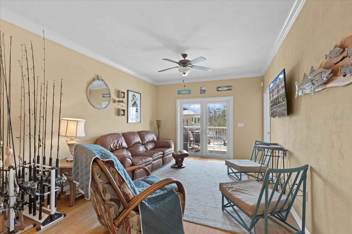 Listing photo id 4 for 54 910th Avenue 115