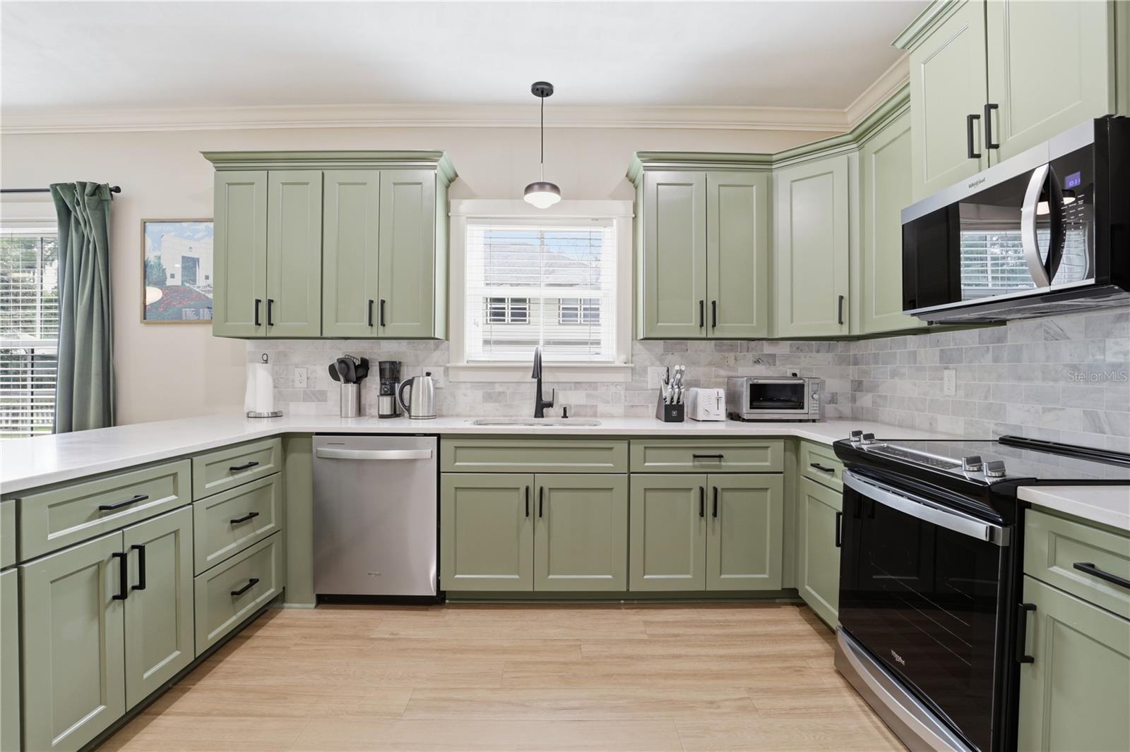 Image 10 of 39 For 811 3rd Avenue