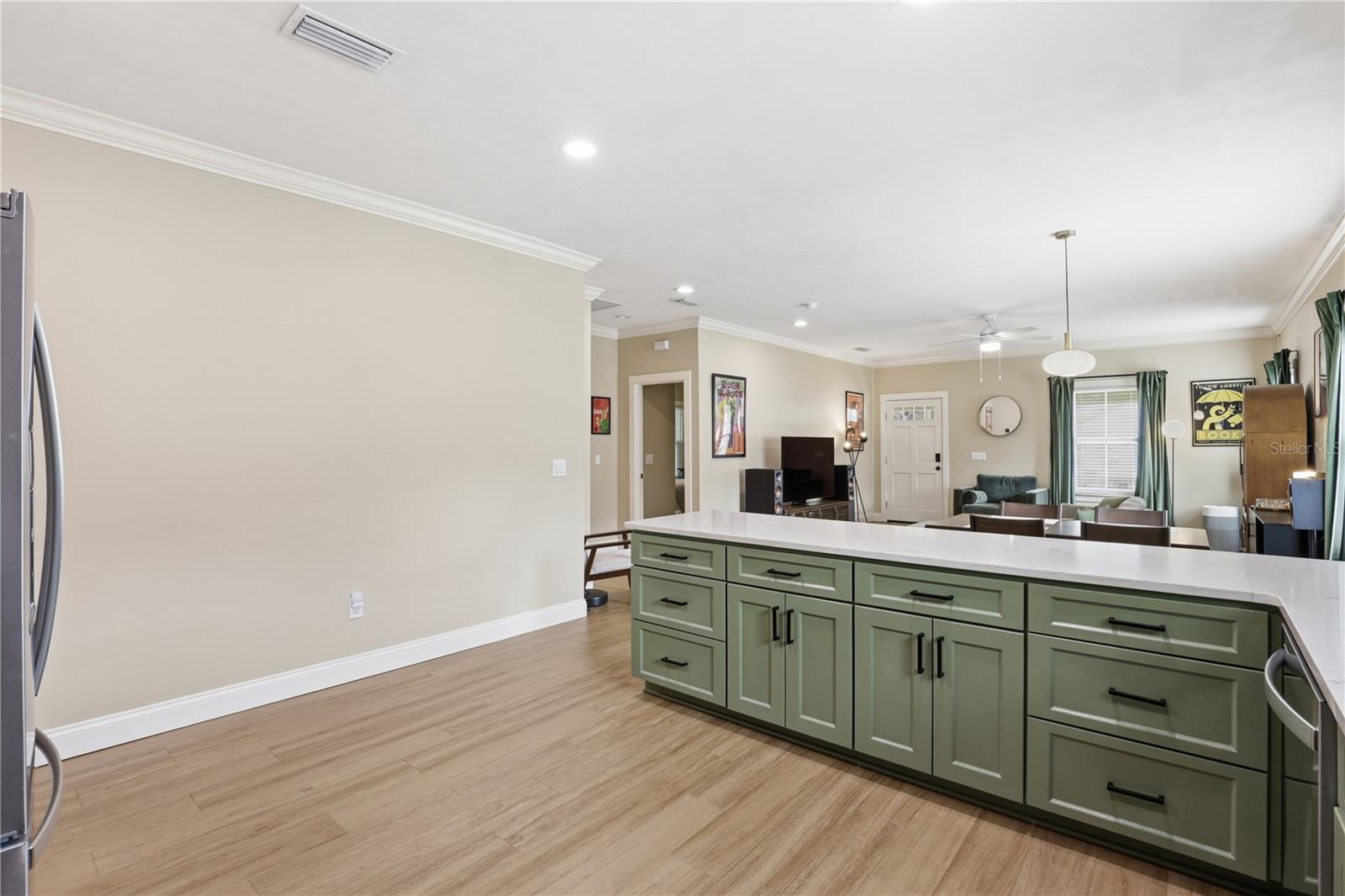 Image 12 of 39 For 811 3rd Avenue