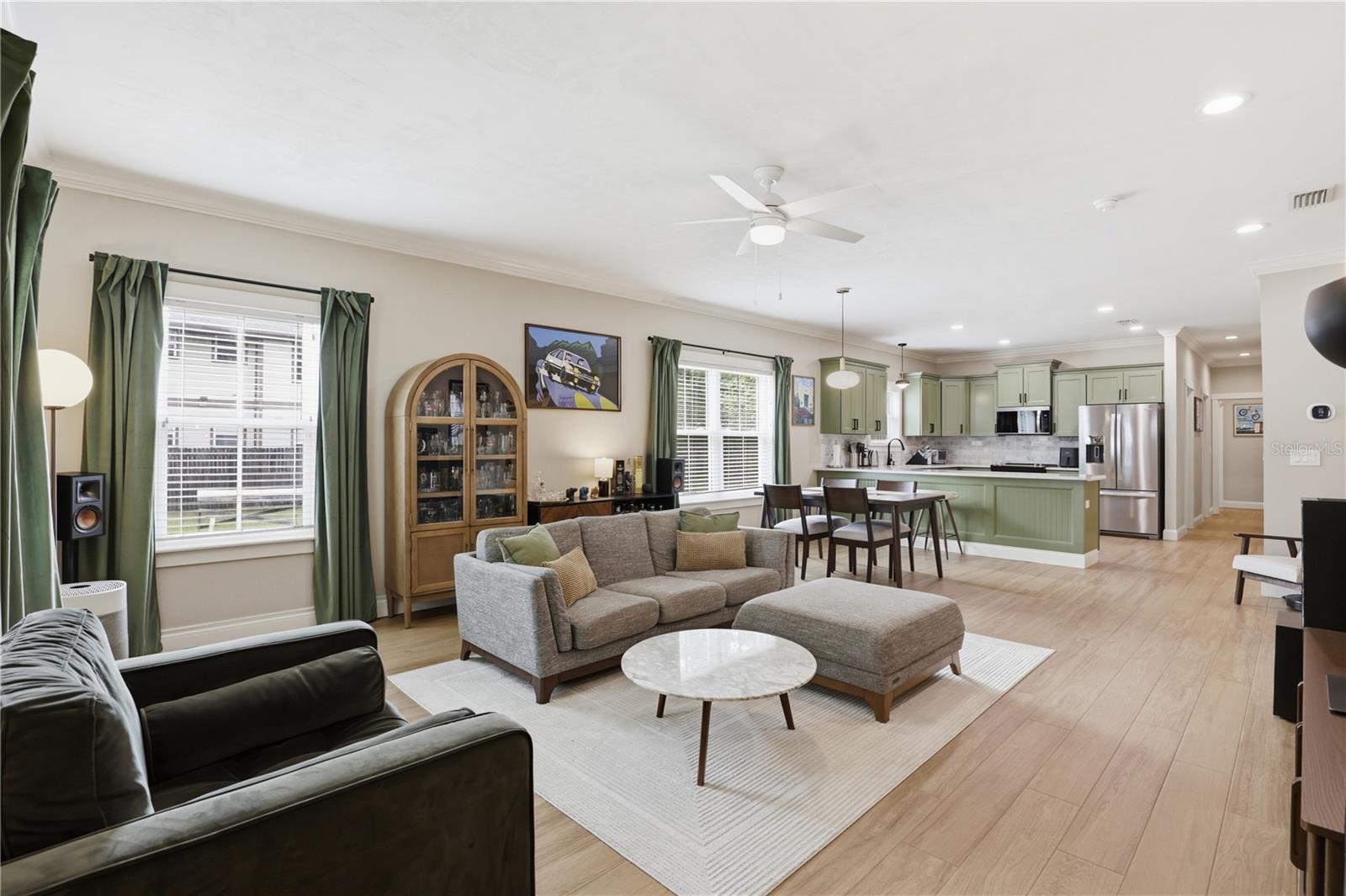 Image 13 of 39 For 811 3rd Avenue