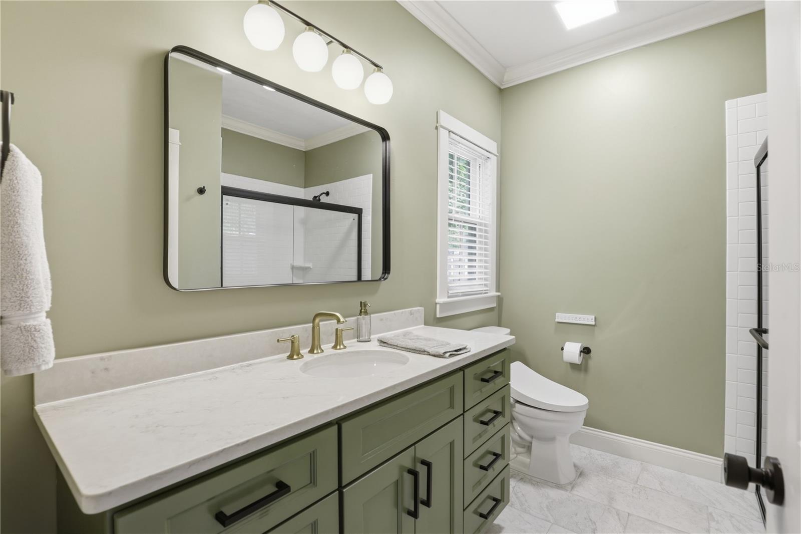 Image 18 of 39 For 811 3rd Avenue