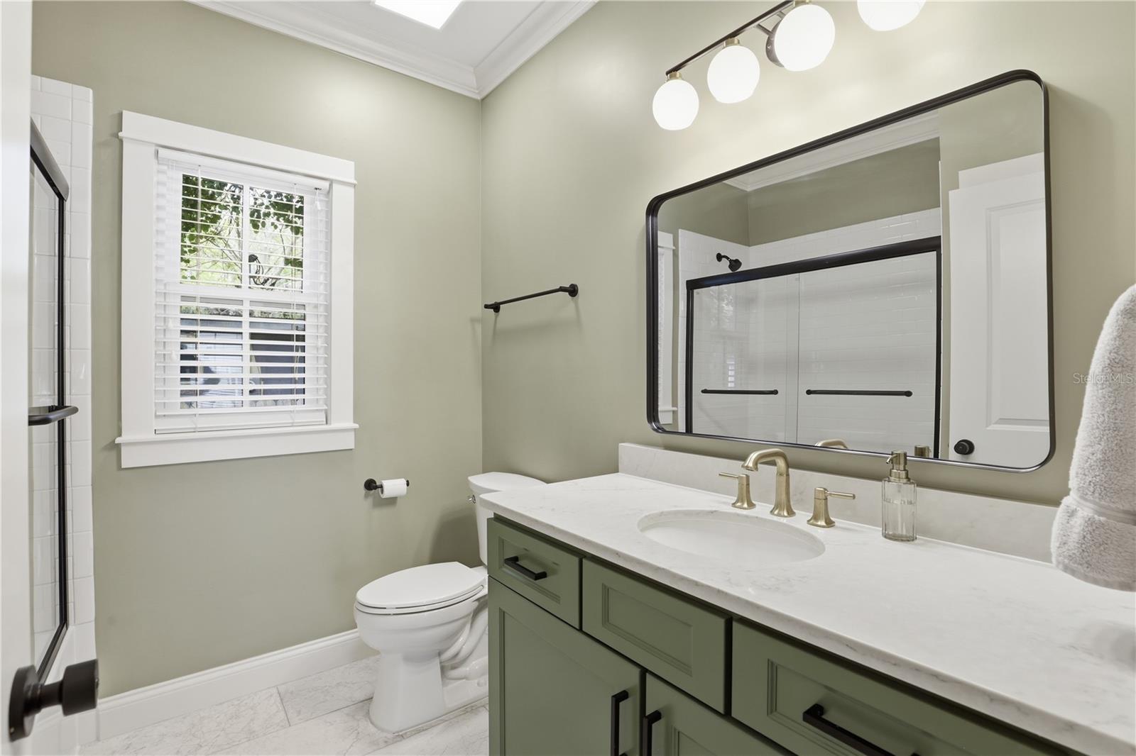 Image 24 of 39 For 811 3rd Avenue