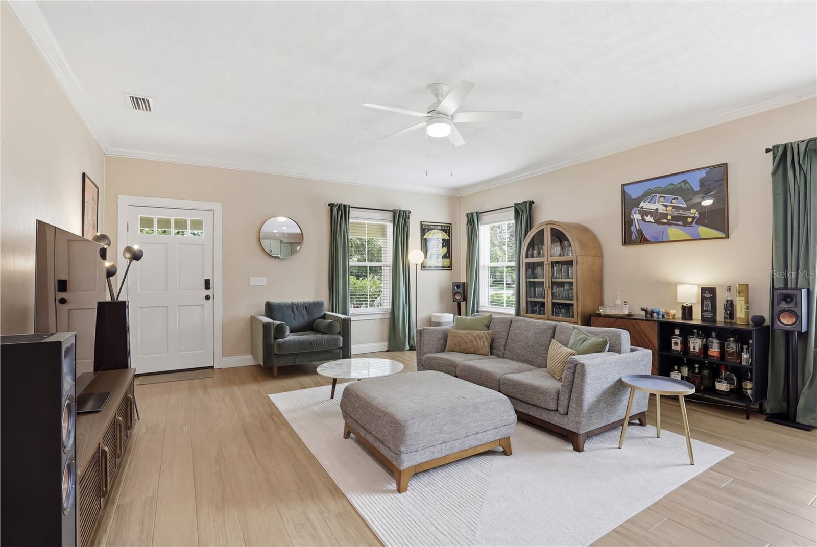 Image 4 of 39 For 811 3rd Avenue