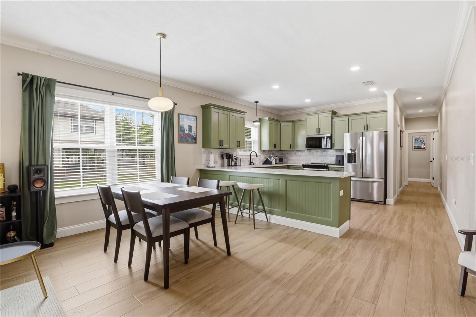 Image 8 of 39 For 811 3rd Avenue