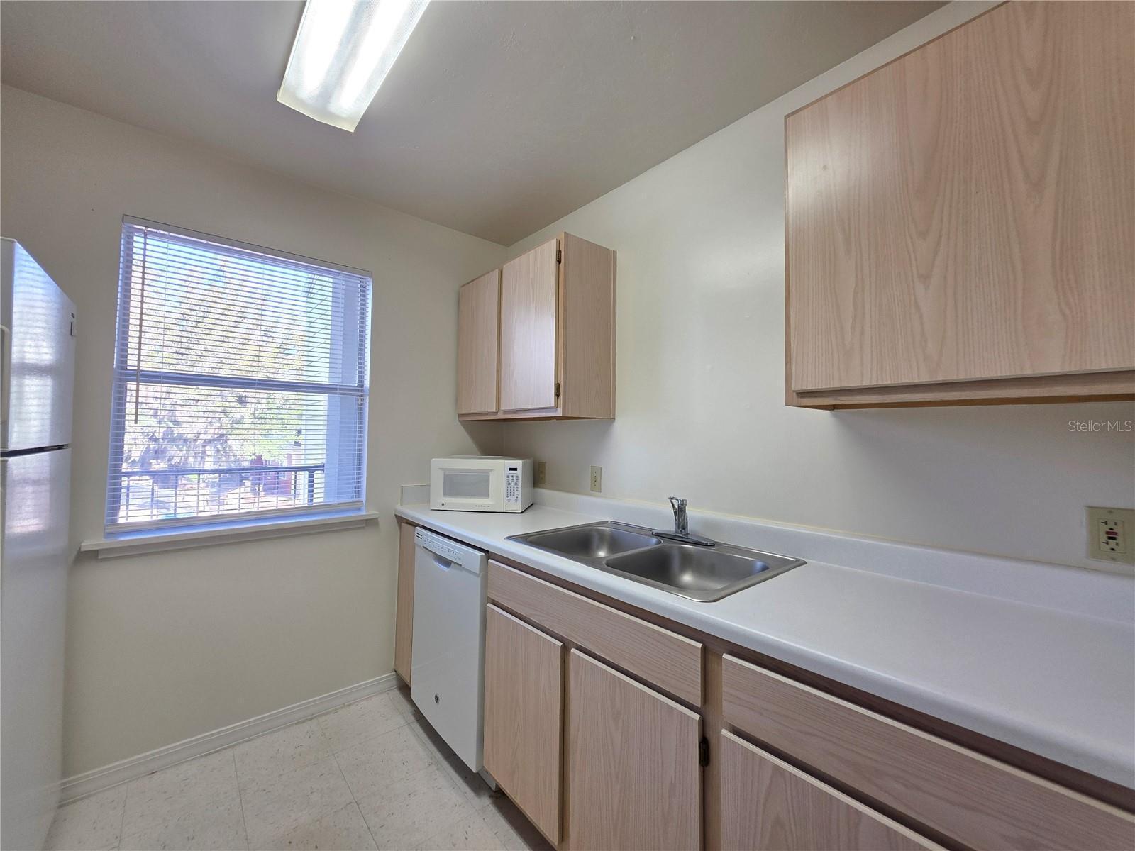 Image 10 of 17 For 2360 Sw Archer Rd  912