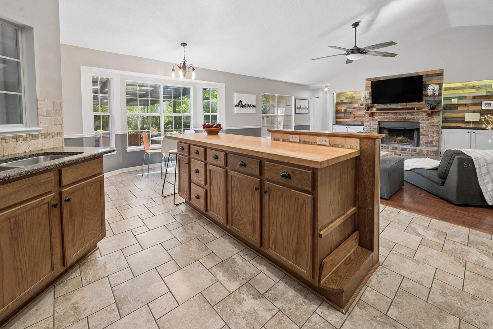 Image 21 of 65 For 6924 80th Drive