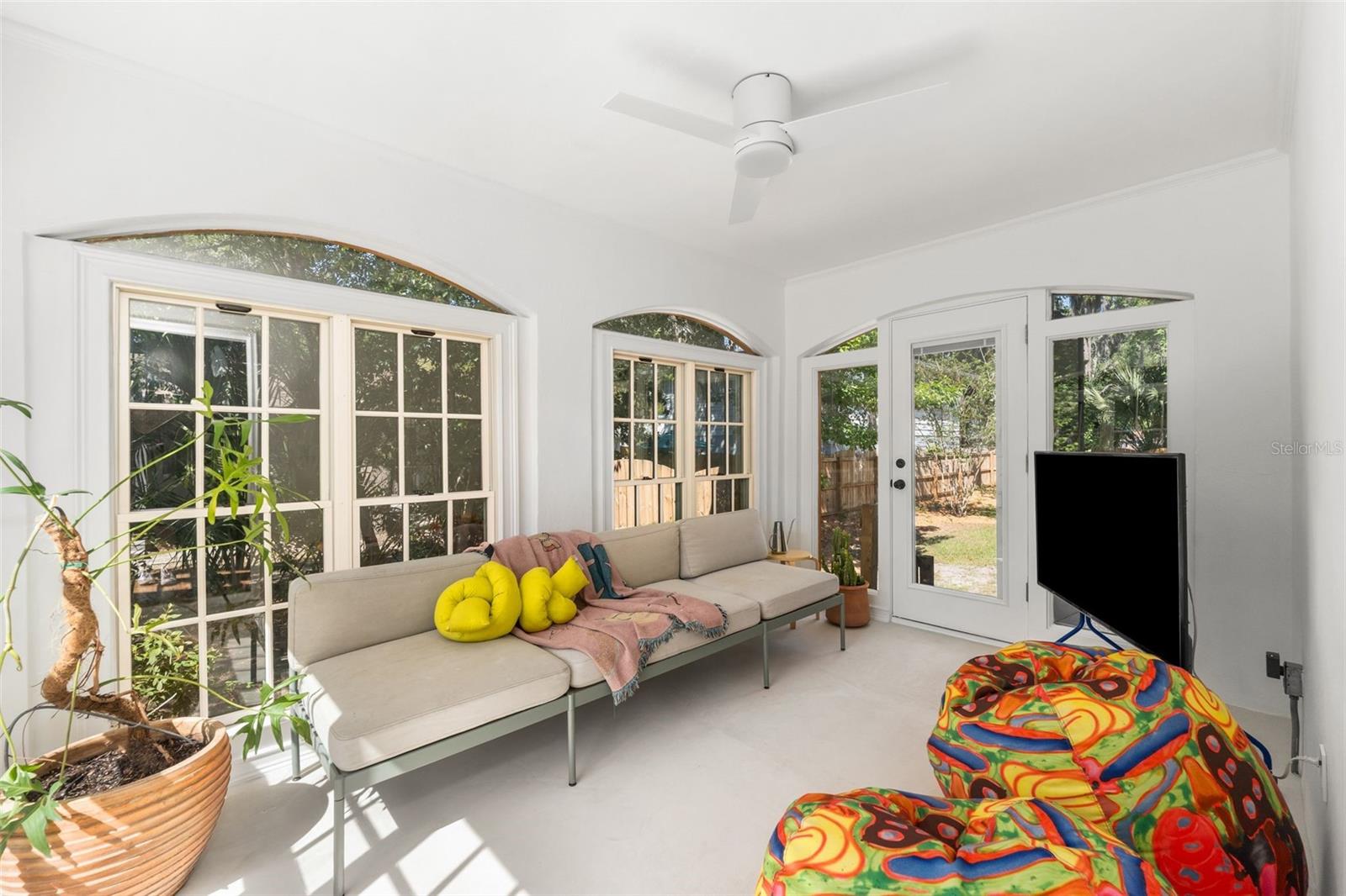 Image 11 of 44 For 521 6th Street