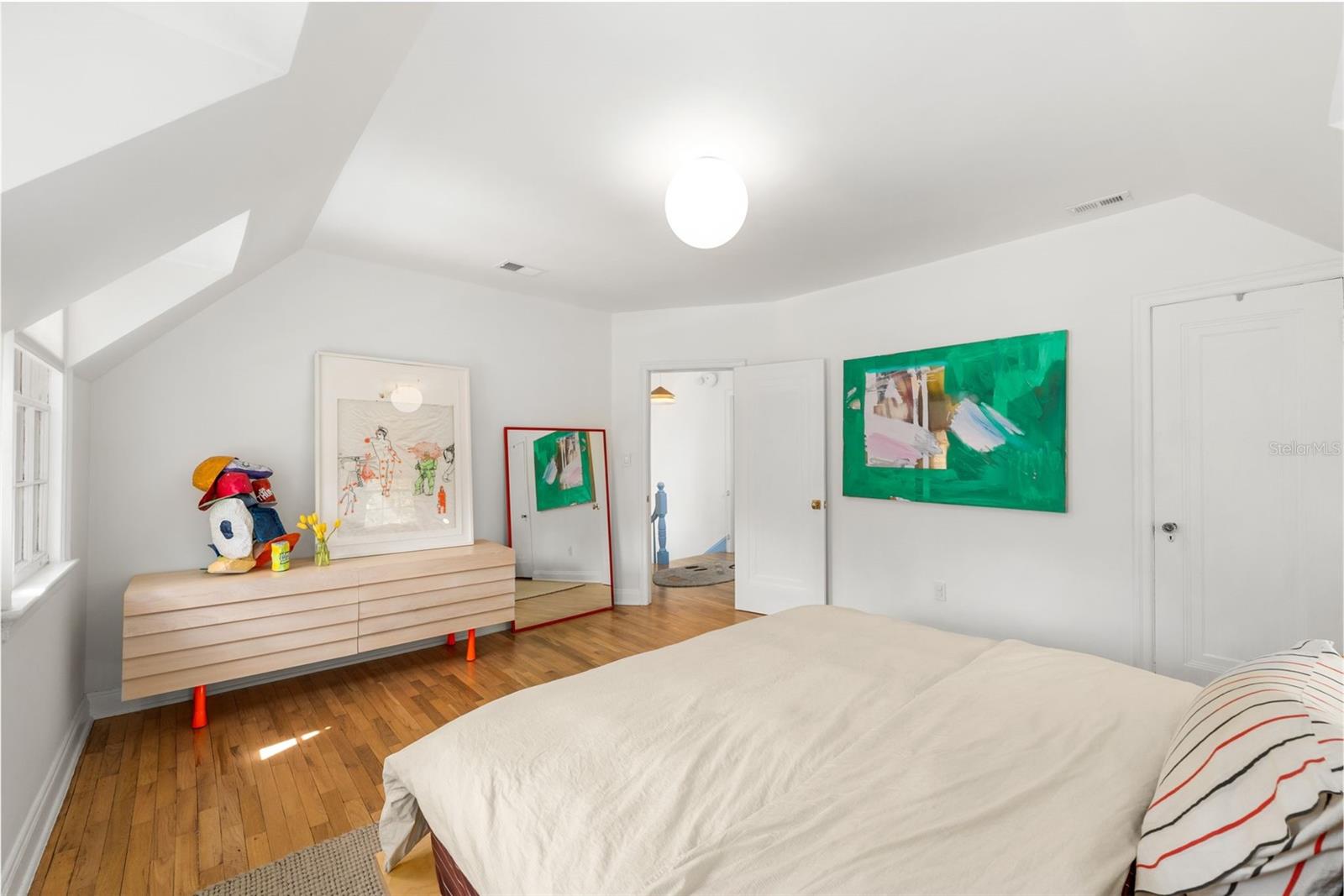 Image 22 of 44 For 521 6th Street