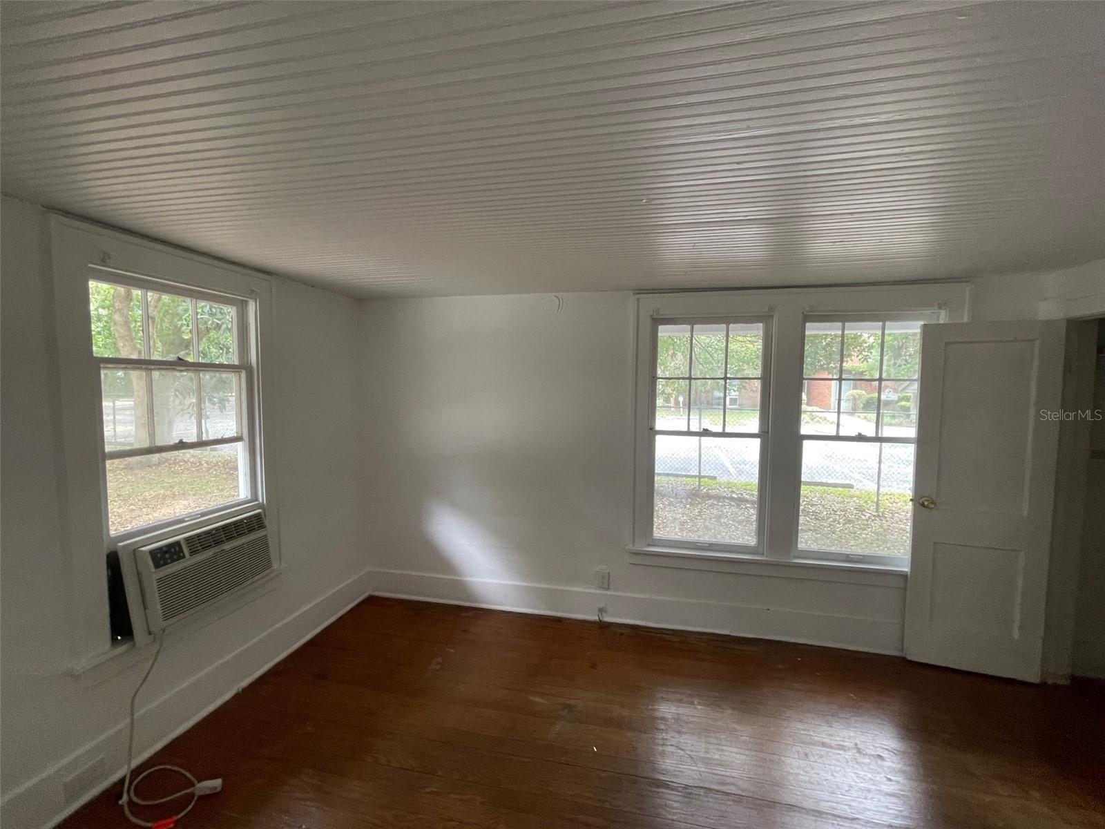 Image 11 of 15 For 2635 University Avenue