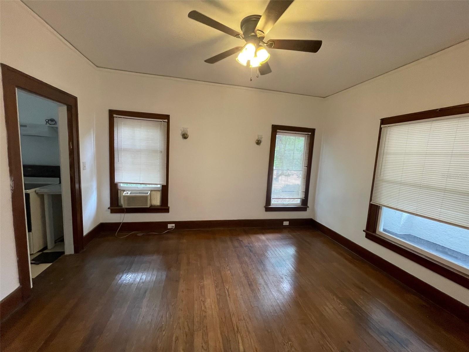 Image 5 of 15 For 2635 University Avenue