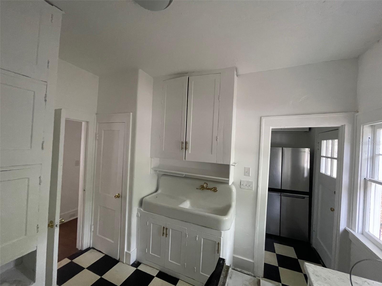 Image 6 of 15 For 2635 University Avenue