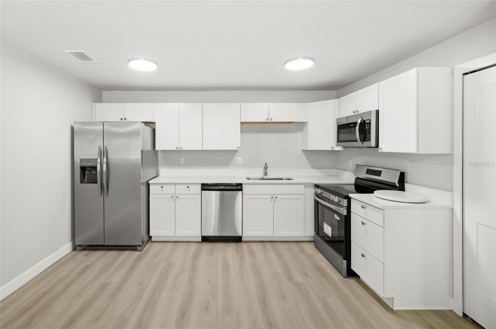 Image 5 of 30 For 1919 17th Drive