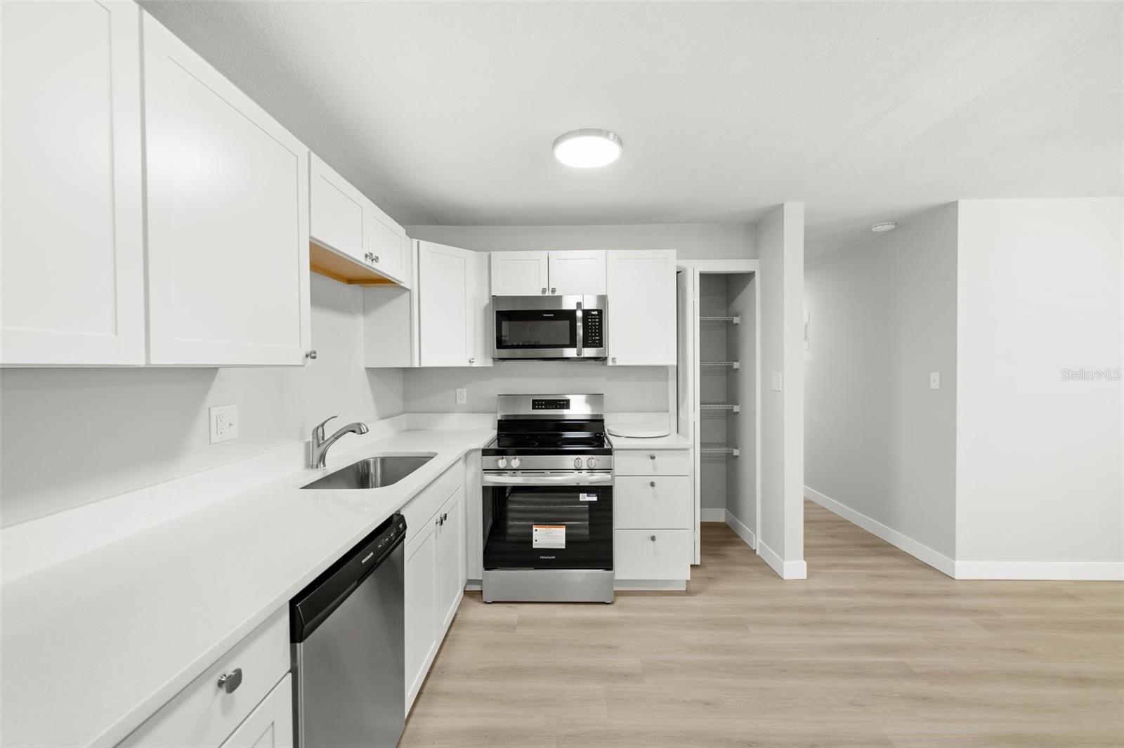 Image 7 of 30 For 1919 17th Drive