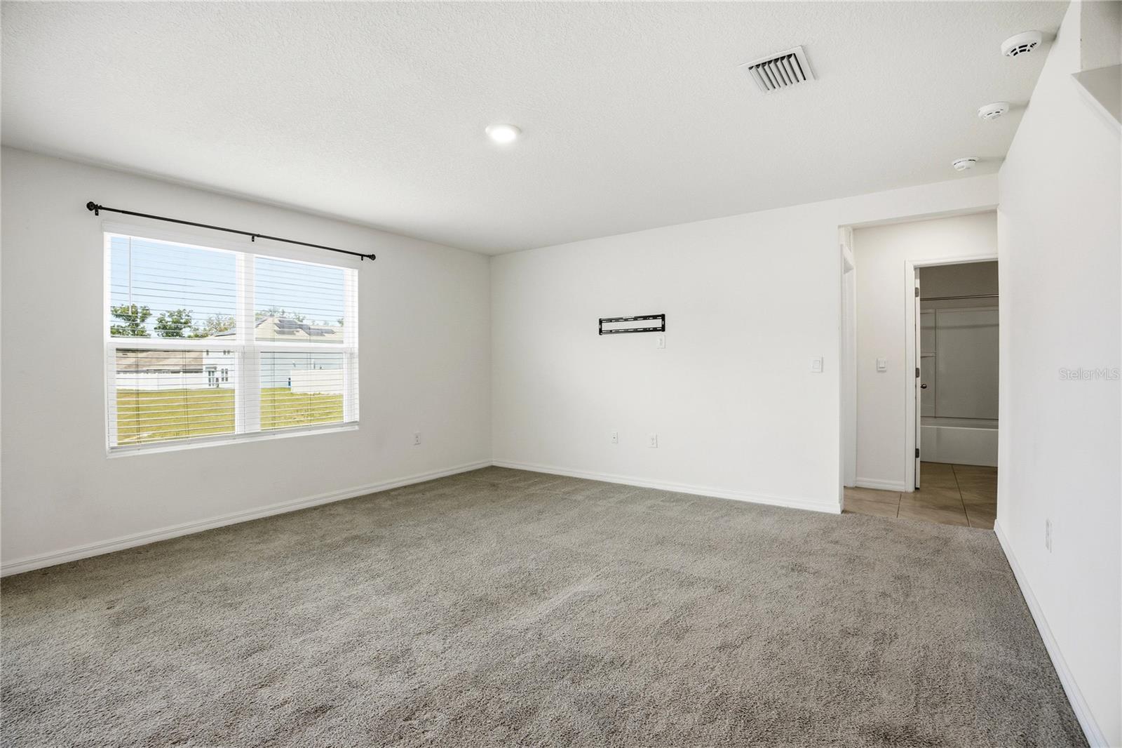 Image 11 of 32 For 16372 190th Street