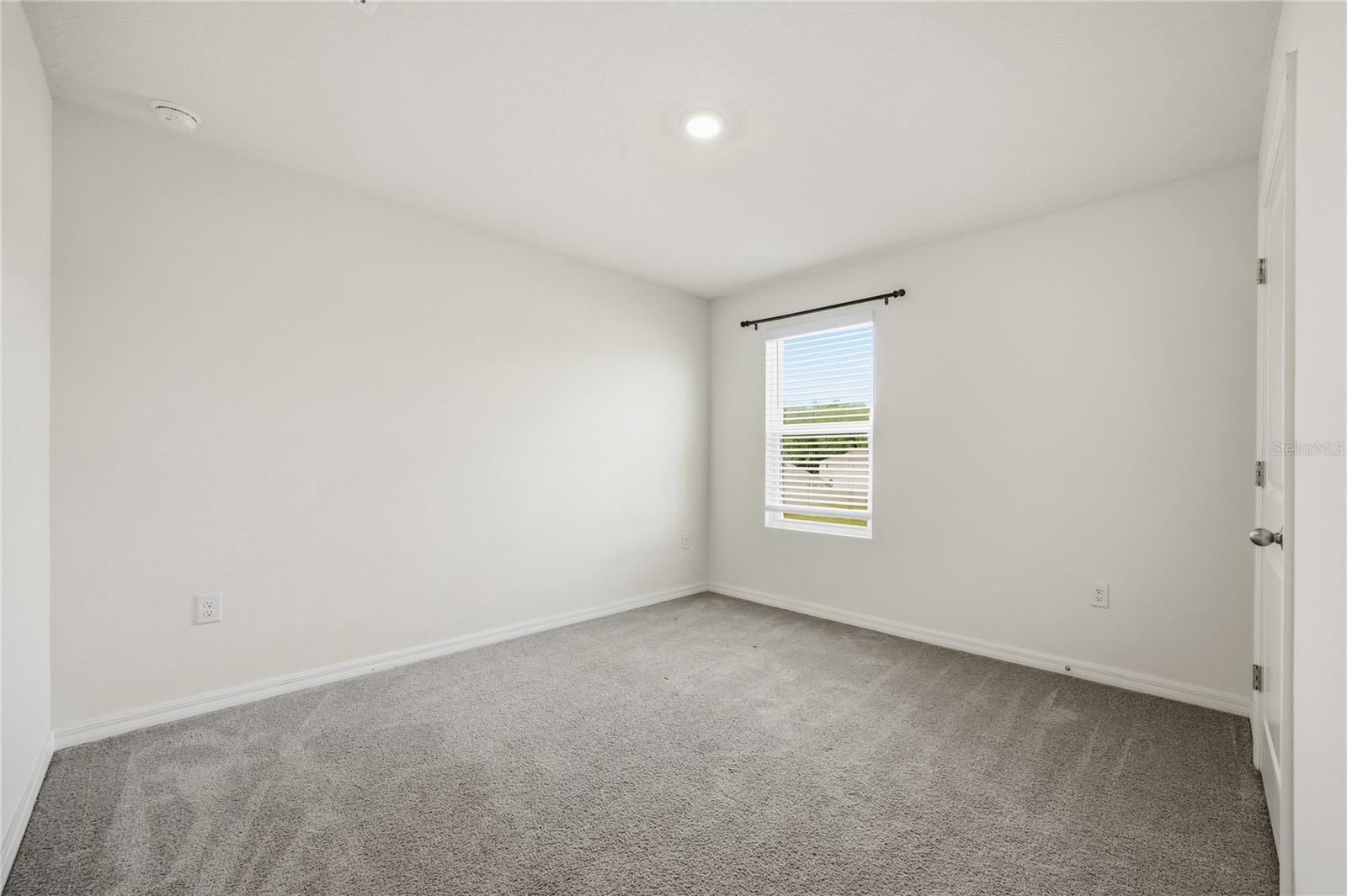 Image 22 of 32 For 16372 190th Street