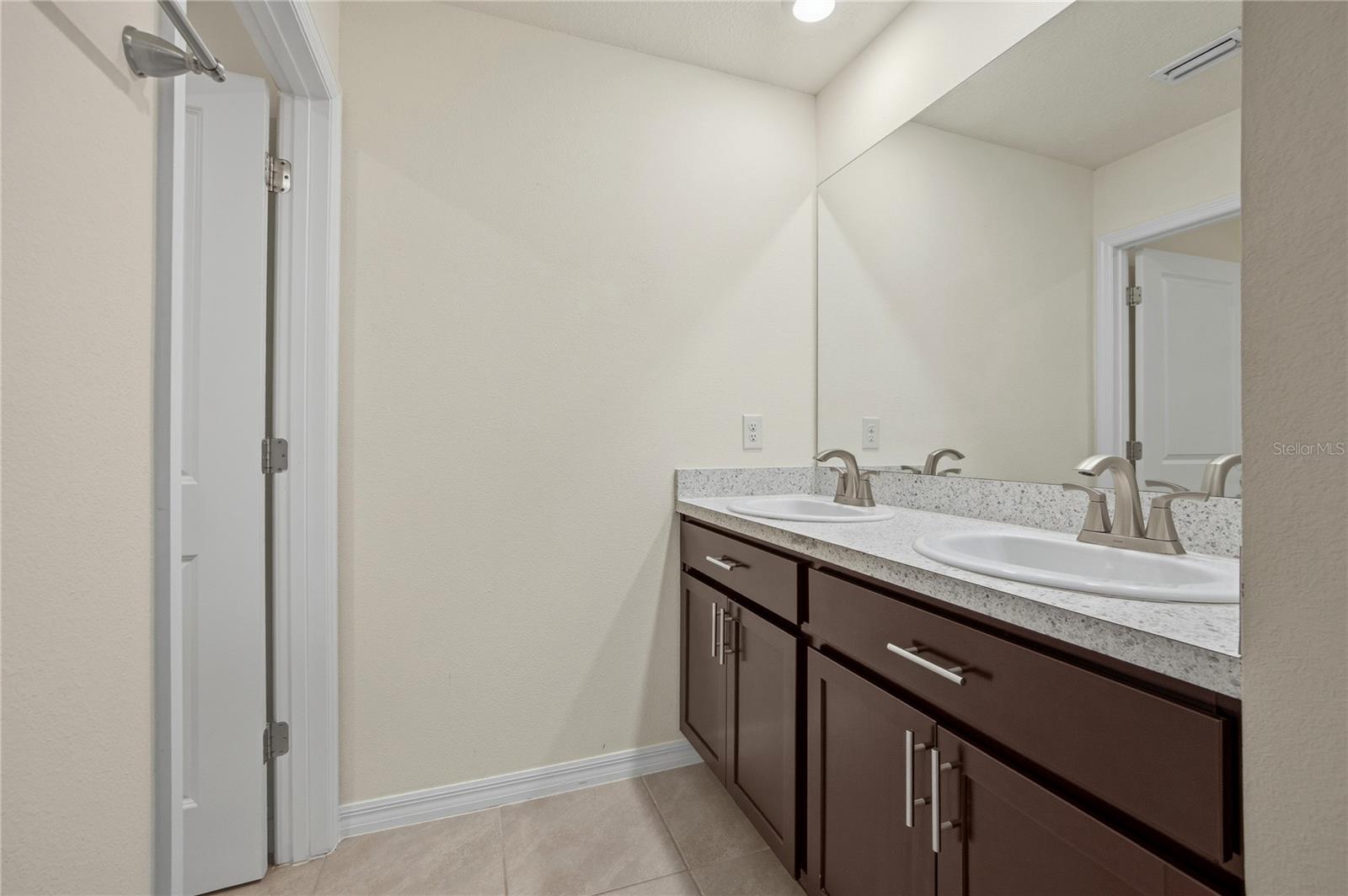 Image 24 of 32 For 16372 190th Street