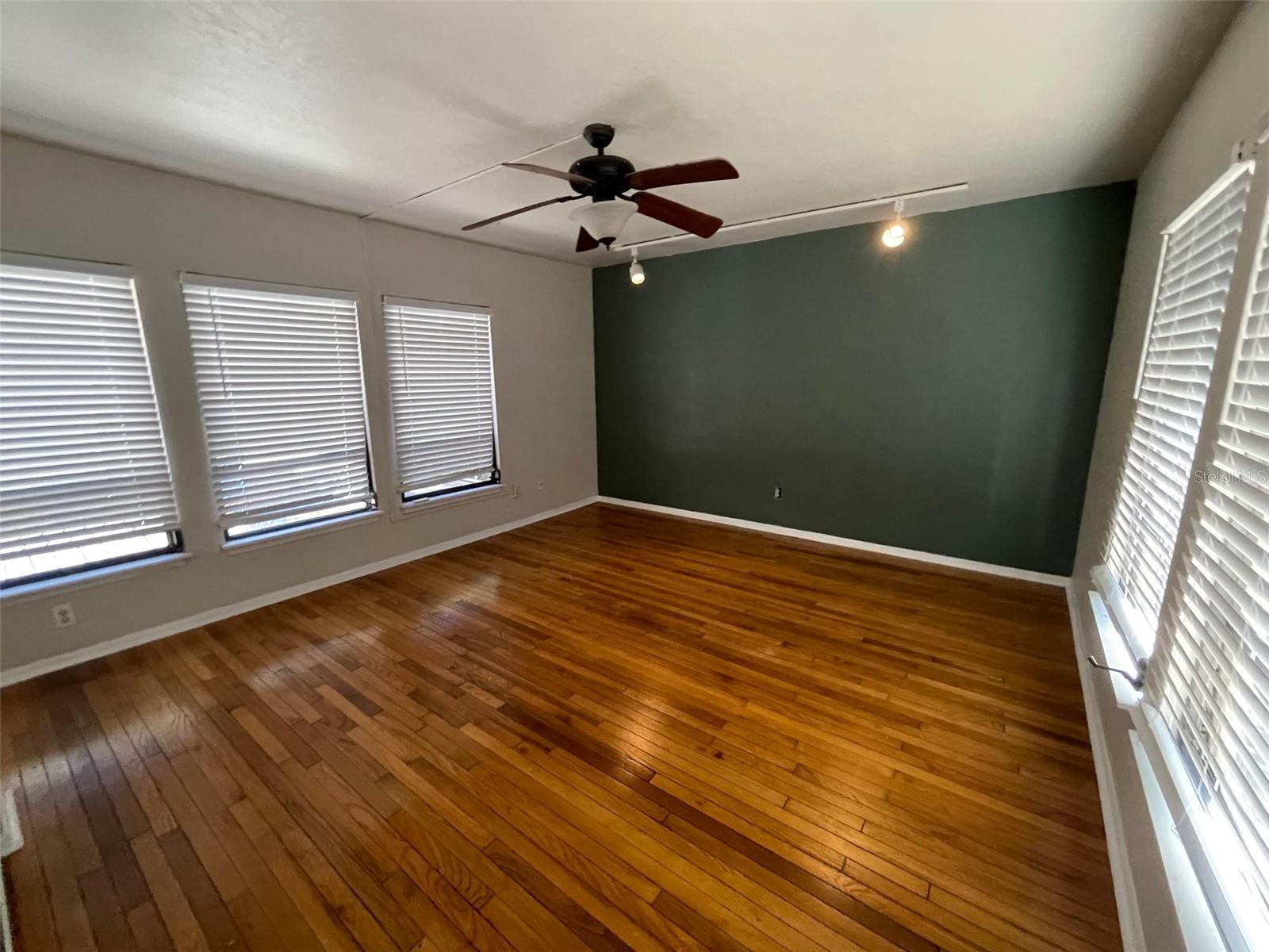 Image 24 of 35 For 2001 15th Avenue