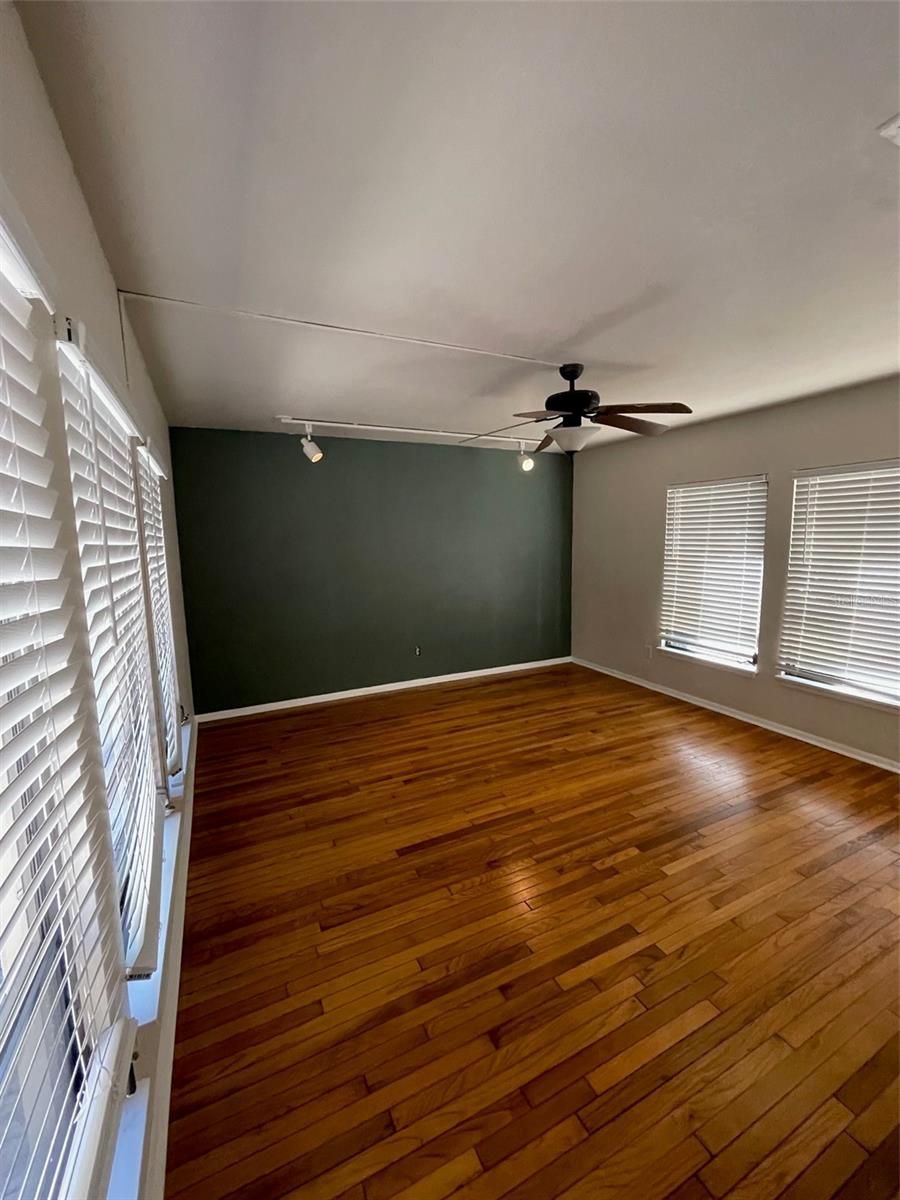 Image 25 of 35 For 2001 15th Avenue