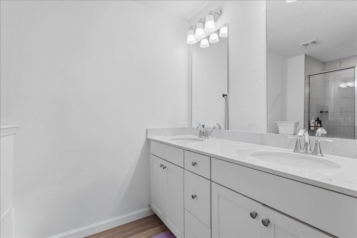 Image 20 of 42 For 12657 7th Place