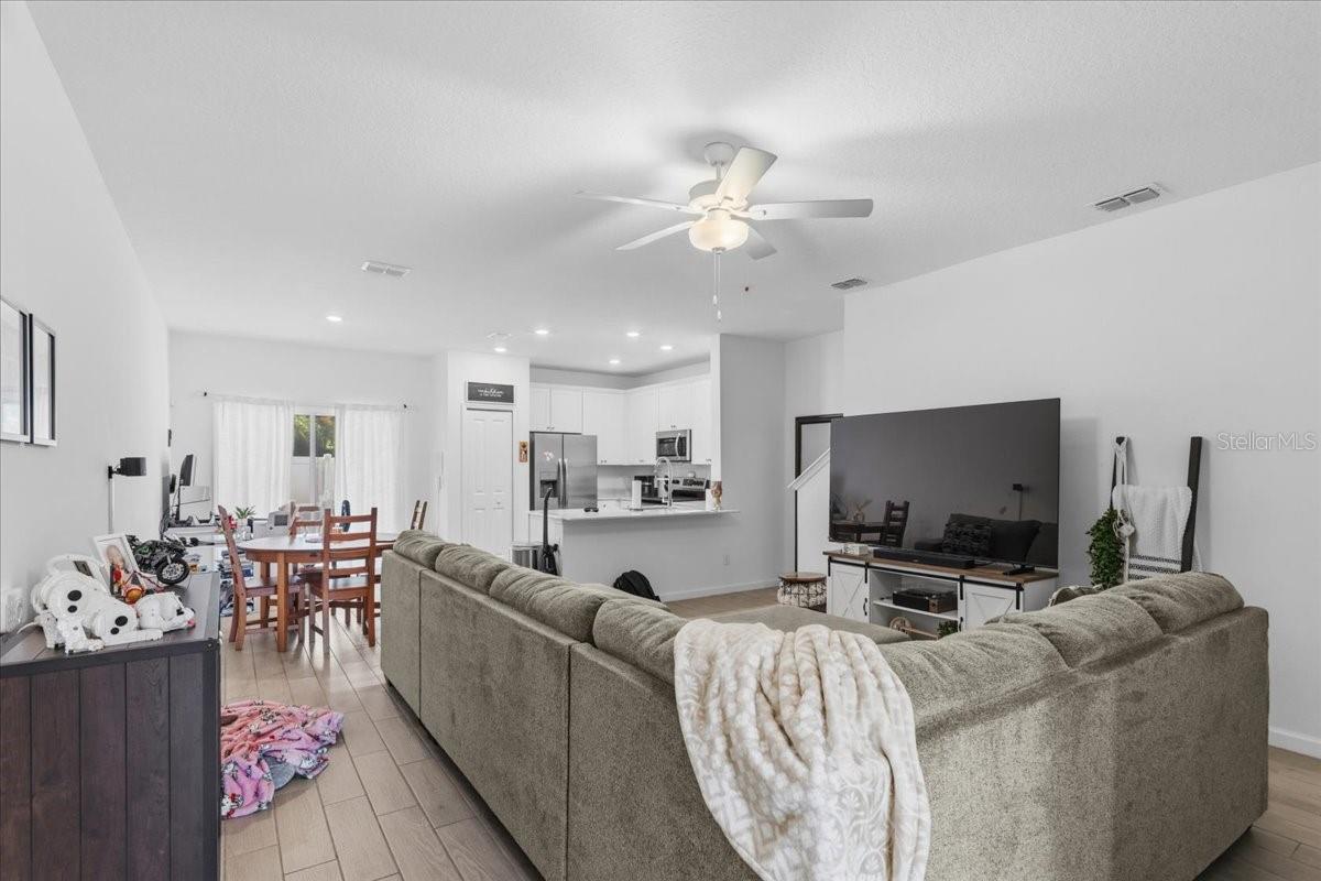 Image 6 of 42 For 12657 7th Place