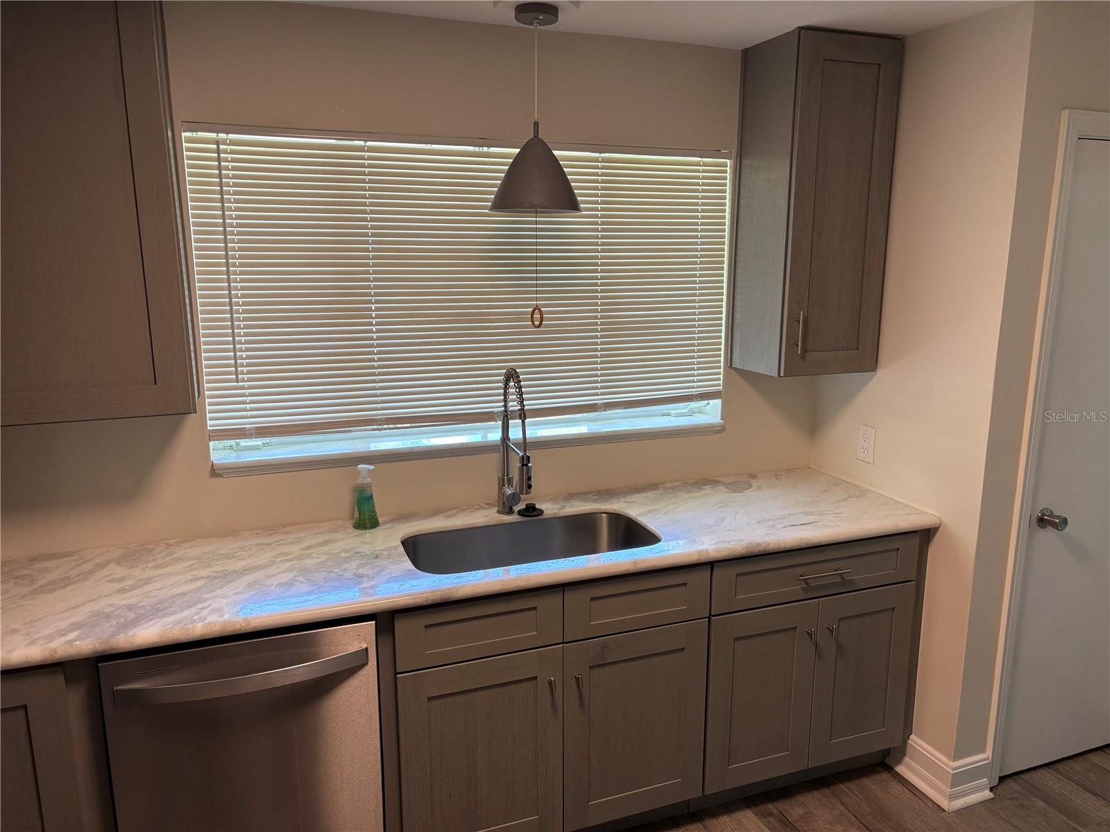 Image 6 of 46 For 706 20th Street