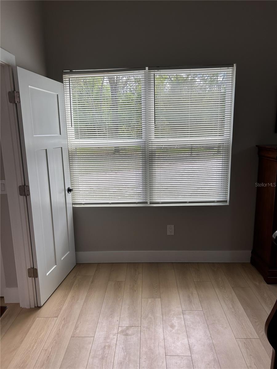 Image 21 of 32 For 12870 103 Terrace