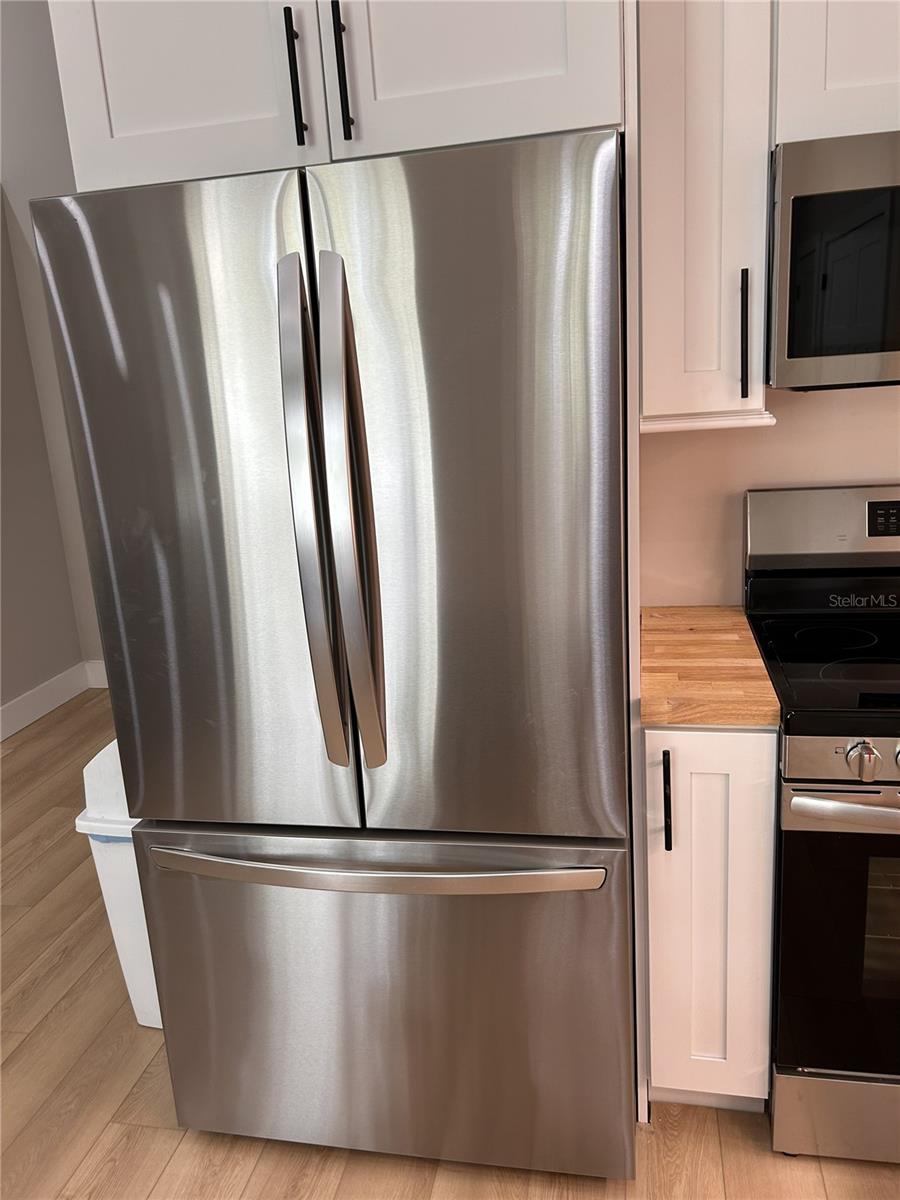 Image 4 of 32 For 12870 103 Terrace