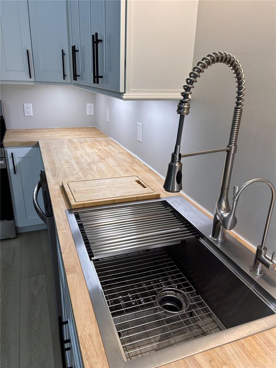 Image 6 of 32 For 12870 103 Terrace