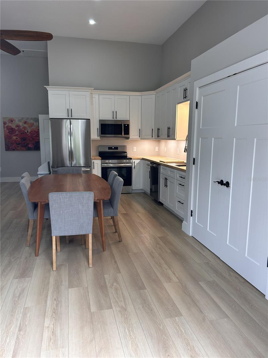 Image 7 of 32 For 12870 103 Terrace