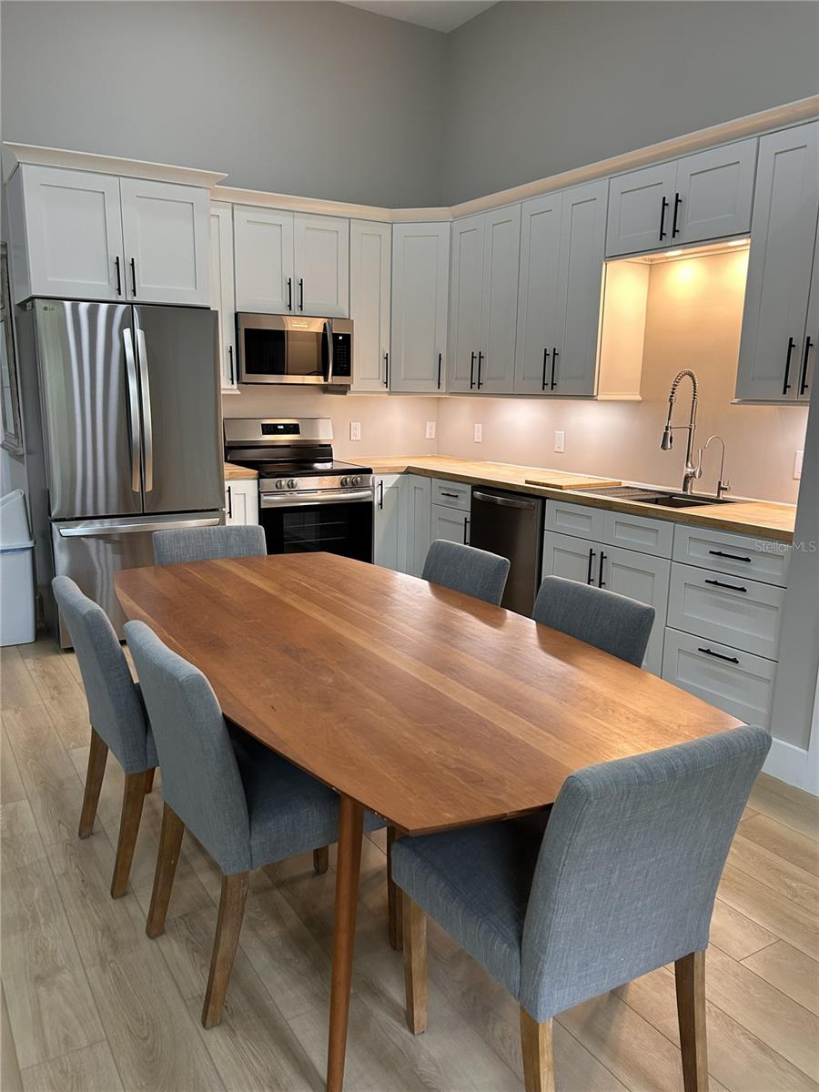 Image 9 of 32 For 12870 103 Terrace