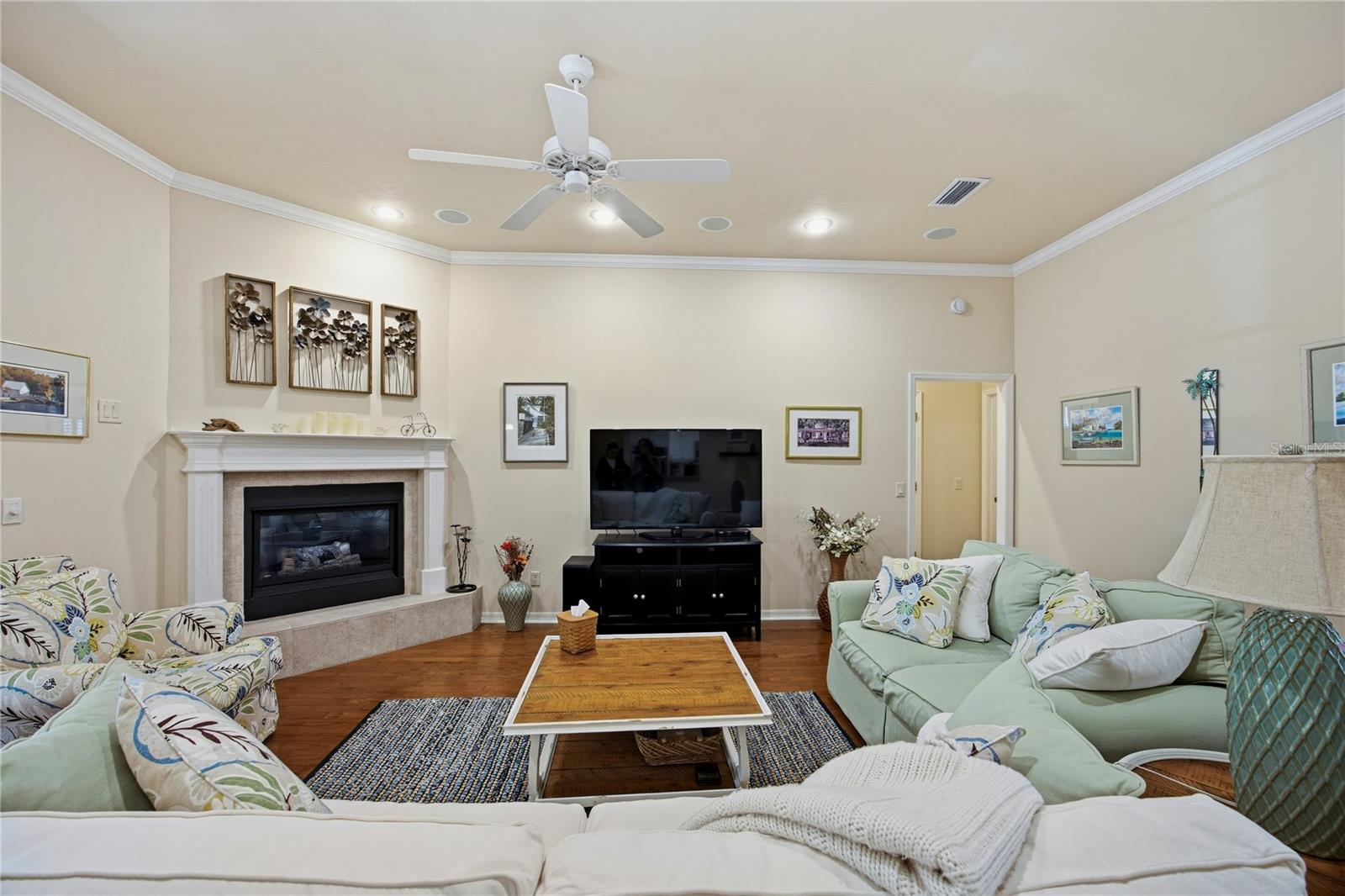 Image 12 of 62 For 6448 90 Street