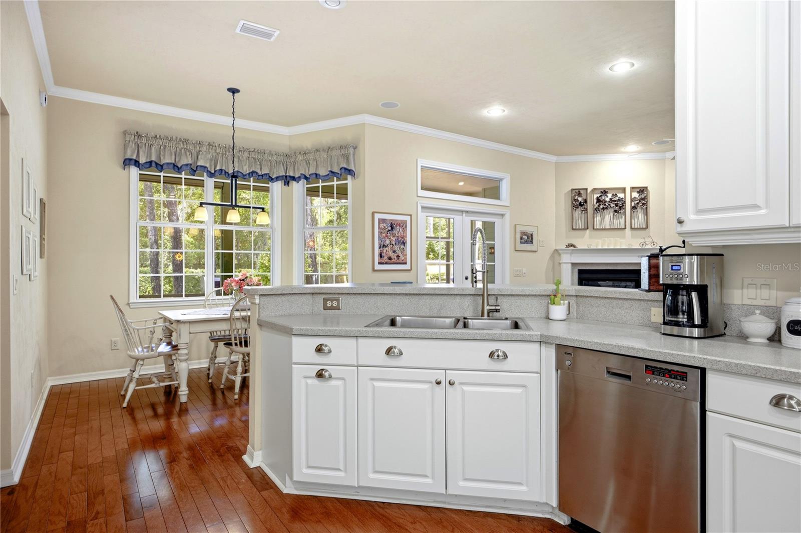 Image 20 of 62 For 6448 90 Street