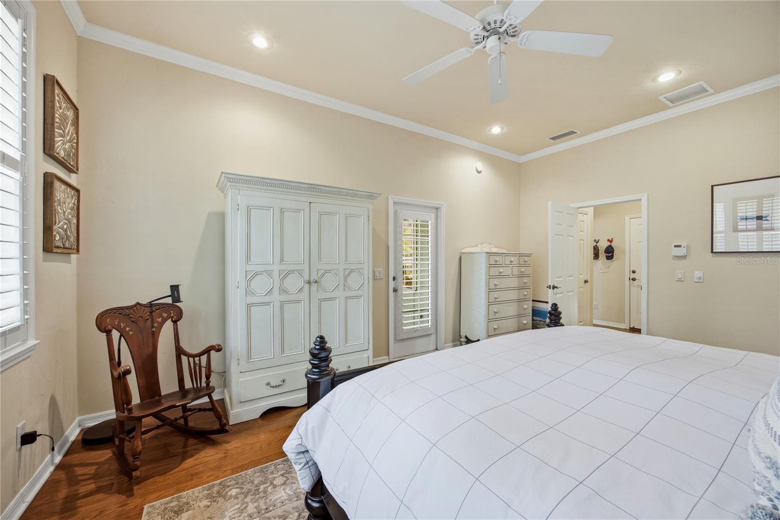 Image 23 of 62 For 6448 90 Street