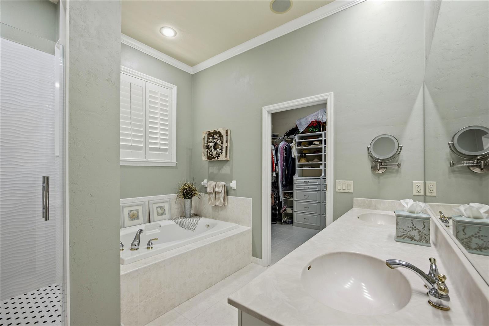 Image 24 of 62 For 6448 90 Street