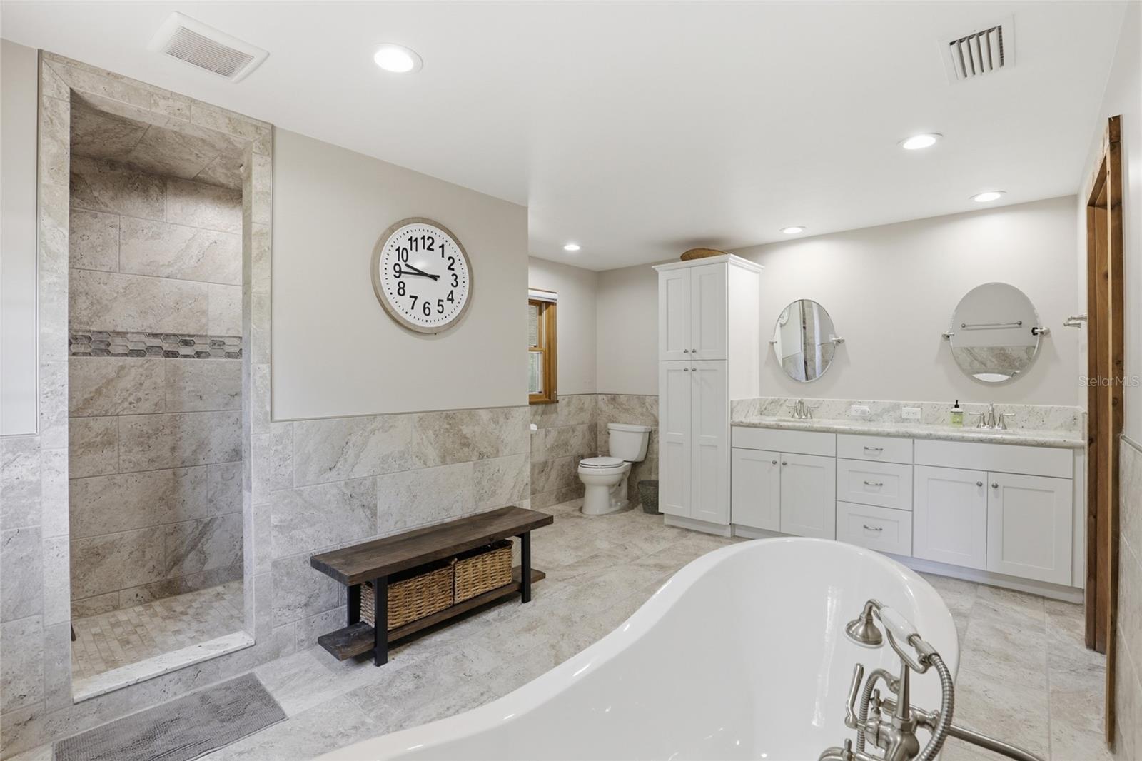 Image 11 of 85 For 818 783 Street