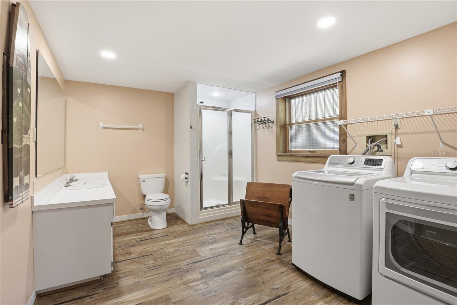 Image 32 of 85 For 818 783 Street