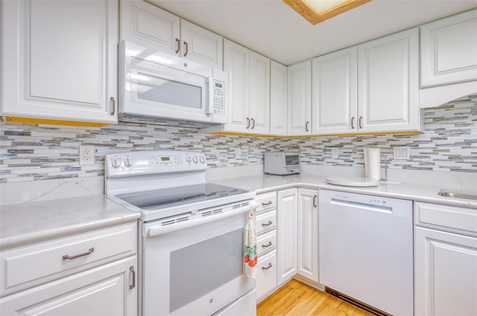 Image 15 of 67 For 3710 Susan Point